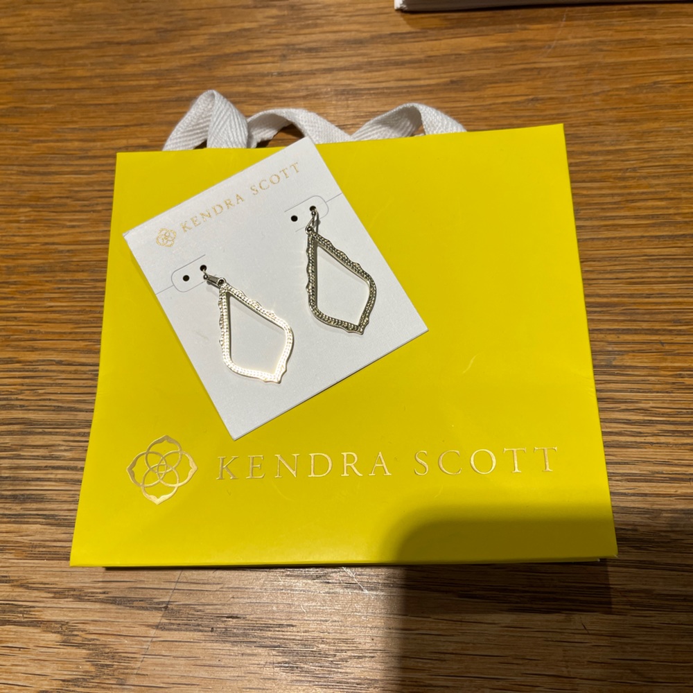 Kendra Scott Sophia Drop Earrings- Gold